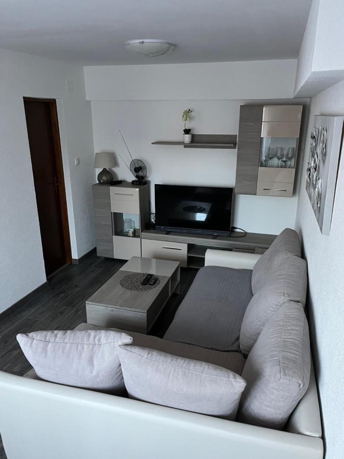 Room In Otocac Helena Εξωτερικό φωτογραφία