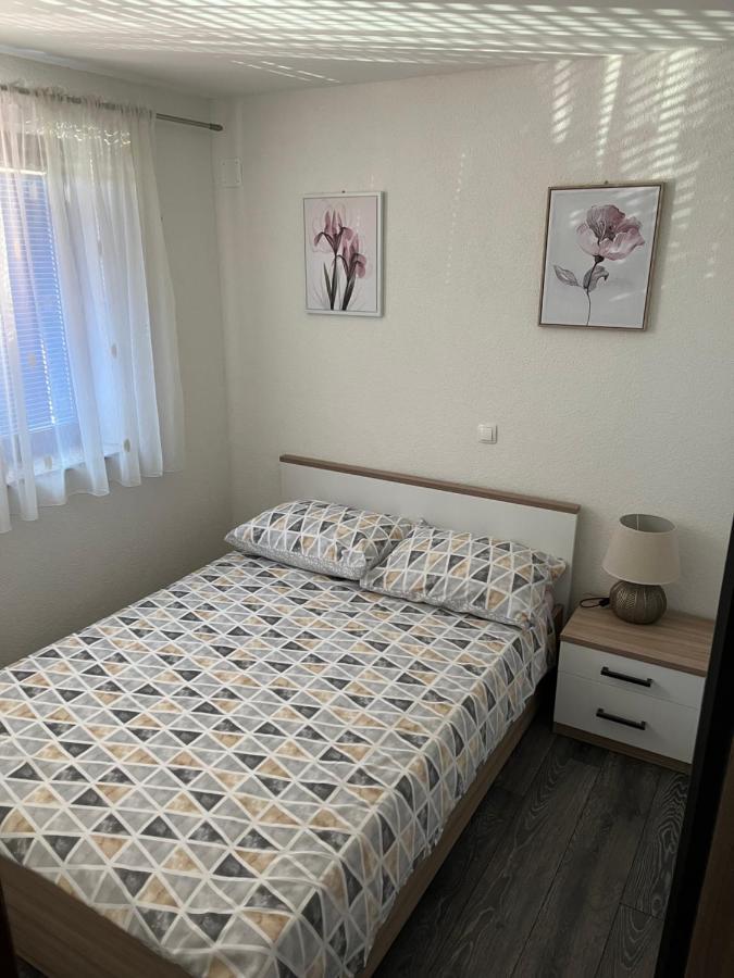 Room In Otocac Helena Εξωτερικό φωτογραφία