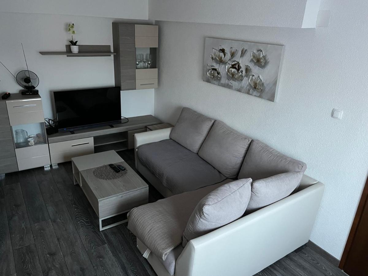 Room In Otocac Helena Εξωτερικό φωτογραφία